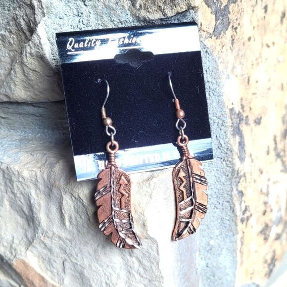 New! Coppery Tribal Feather Dangle Earrings 🪶 - Picture 4 of 4